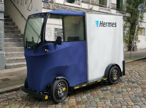 Lastenrad Antric One des Bochumer Lastenradherstellers Antric in Hamburg. Es hat ein Ladevolumen von 2,3 Kubikmetern und eine Nutzlast von bis zu 300 Kilogramm. Das vollgefederte vierrädrige Fahrgestellund ein Aufbau aus Stoff bieten dem Fahrpersonal Komfort. Der Hersteller ist ein Spin-off der Universität Bochum und fertigt in Herne.