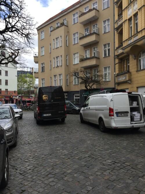 Lieferverkehr zweite Reihe Parken, KEP-Dienste (Berlin Schöneberg)