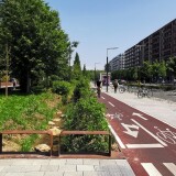 Avenida_Gasteiz-wasserlauf-zweirichtungsradweg-blau-gruene-hauptstrasse-vitoria-gasteiz