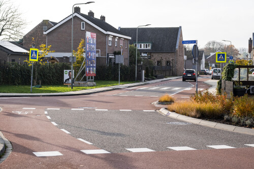 Schutzstreifen innerorts (Meerssen, NL)