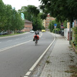 IMG_5179-Zweirichtungsradweg_Hafenstrasse_Kassel_mit_Liegeradler_BildDirk_Schmidt_07_2023