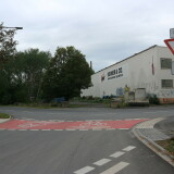 IMG_5187_Zweirichtungsradweg_Hafenstrasse_Kassel_Furt_mit_Piktogrammen_Bild_Dirk_Schmidt_07_2023