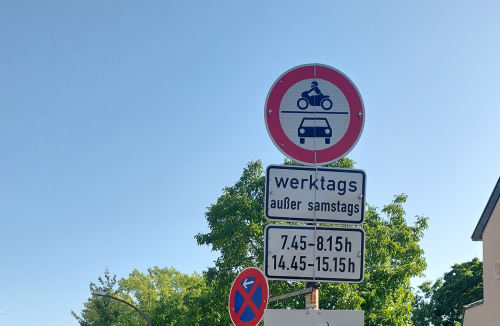 Schulstrase-Beschilderung-Koln.png