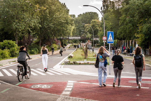 E5-Fahrradstrase-mit-gesondertem-Fusgangerbereich.jpg
